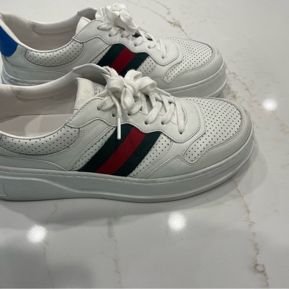 Gucci Men's White Sneakers with Red and Green Accents - Picture 4 of 5